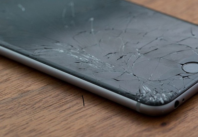 iPhone bị hư màn hình có tự thay đươc hay không?