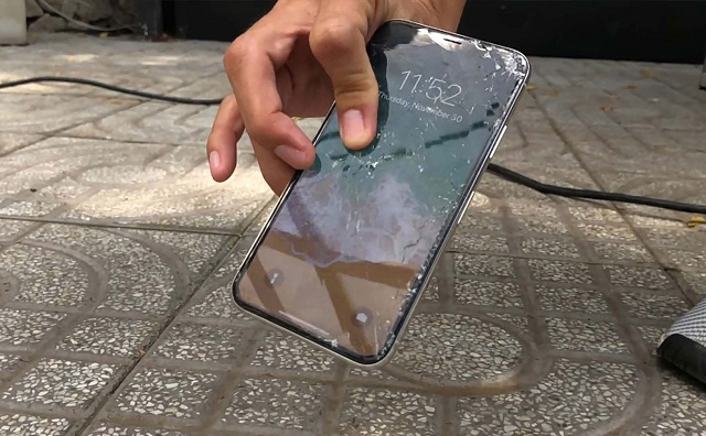 Cẩn trọng chú ý khi thay màn hình iPhone đã bị vỡ