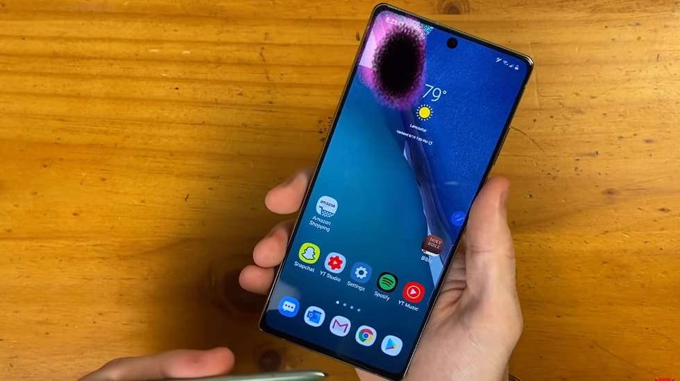 Màn hình điện thoại Samsung bị chảy mực phải làm sao?