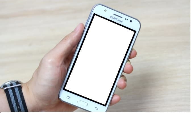 Màn hình Samsung bỗng dung bị trắng xóa phải làm sao?