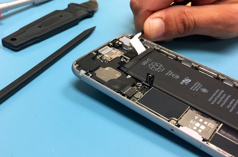 Điều Kiện Nào Để Tự Thay Pin iPhone Tại Nhà?