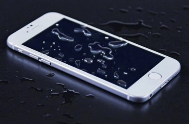 Ảnh hưởng của nước và độ ẩm lên màn hình iPhone