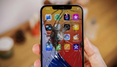 Cảm ứng màn hình iPhone không vuốt hay không nhạy phải làm sao?