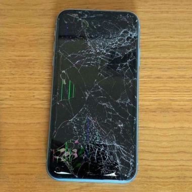 Màn Hình Điện Thoại iPhone Vỡ Còn Dùng Được Không?