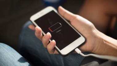 Sạc iPhone không vào pin: Khi nào cần thay pin mới?